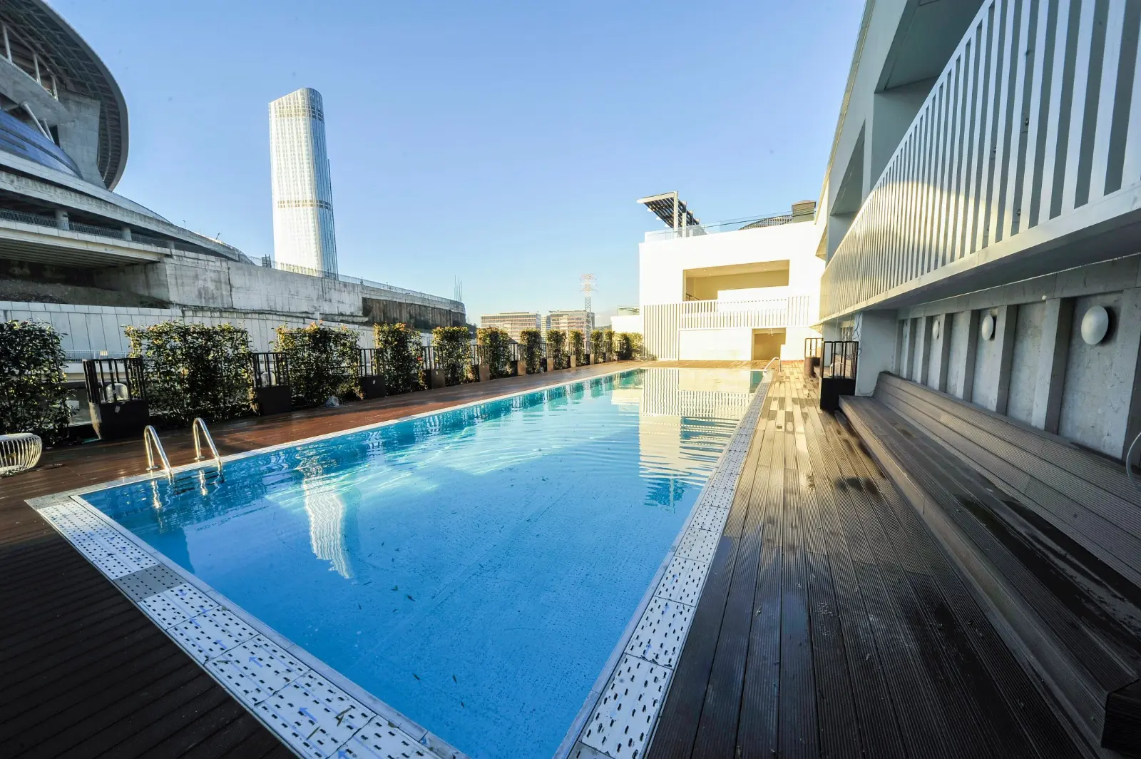 Swimming pool